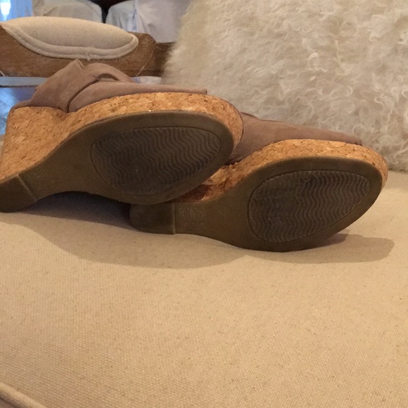 Audrey Brooke Taupe Suede Platform Wedges size 6 - Picture 4 of 6